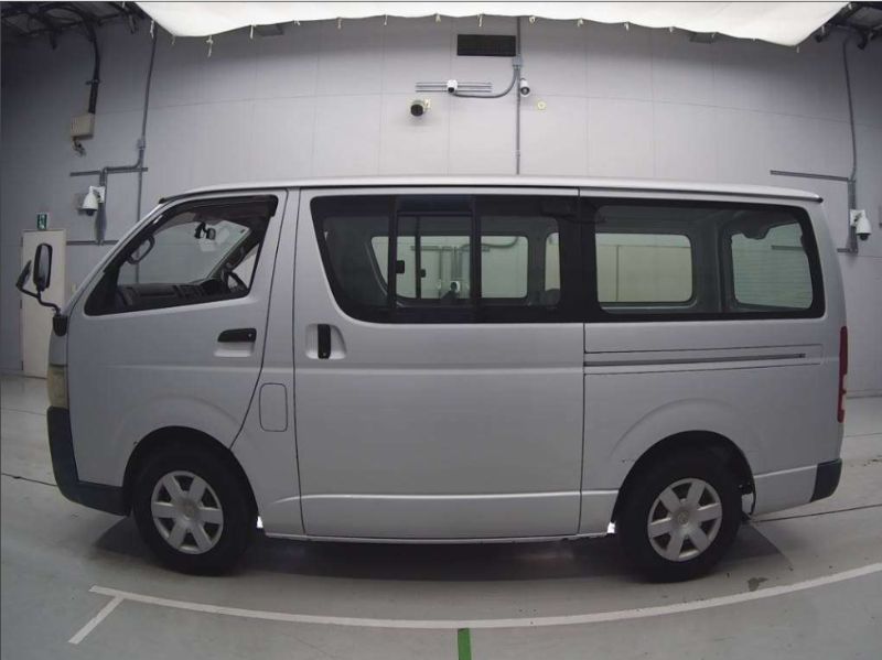  29422  TOYOTA HIACE  2004  