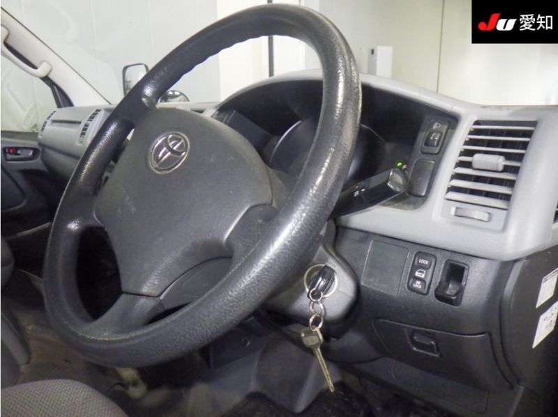  29425  TOYOTA HIACE  2010  