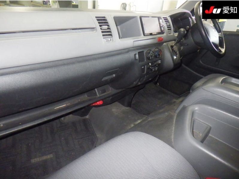  29425  TOYOTA HIACE  2010  