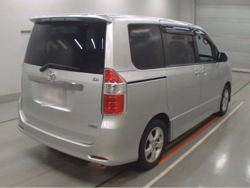  29467  TOYOTA NOAH  2007  