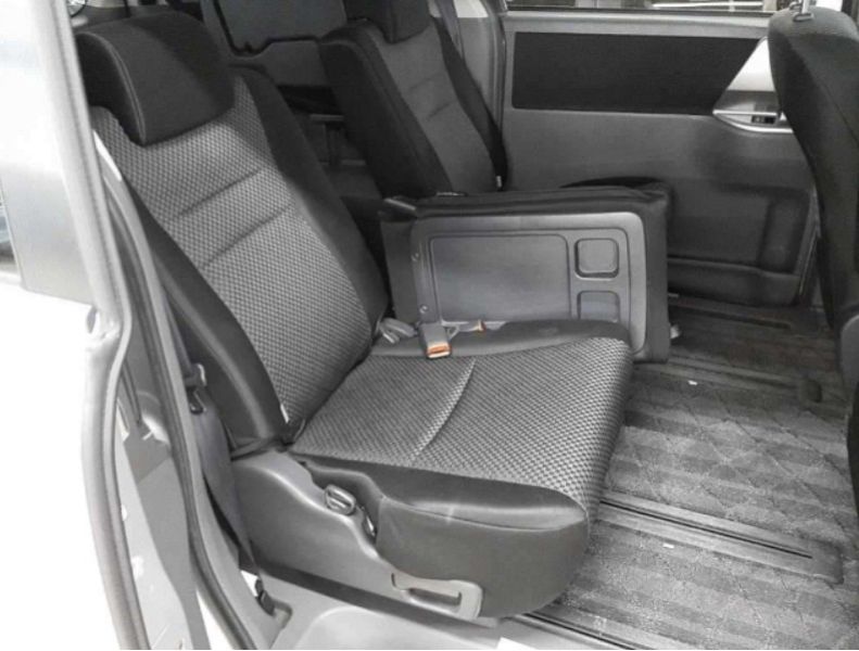  29467  TOYOTA NOAH  2007  