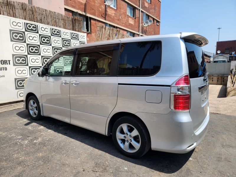  29467  TOYOTA NOAH  2007  