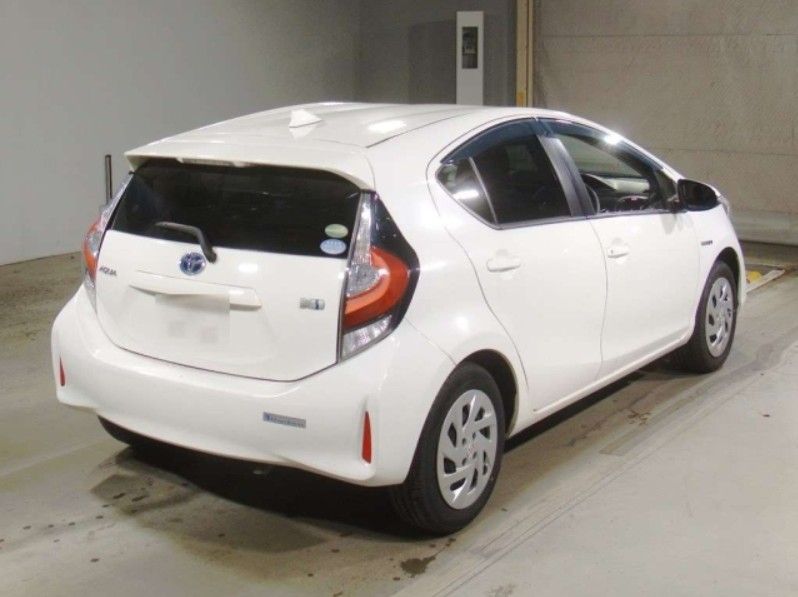  29470  TOYOTA AQUA  2018  