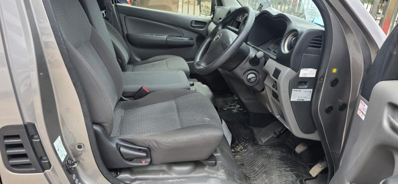  29475  NISSAN CARAVAN  2017  