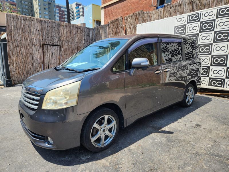  29477  TOYOTA NOAH  2009  