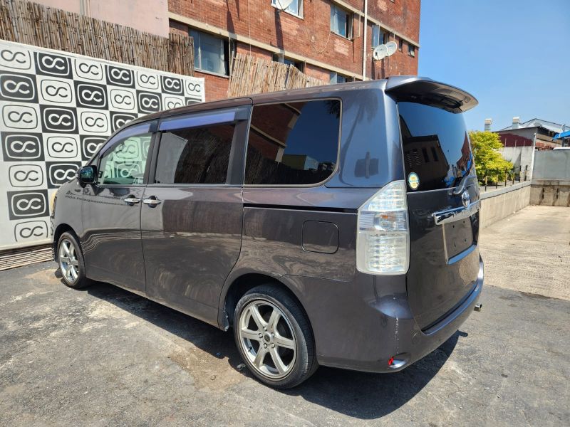  29477  TOYOTA NOAH  2009  