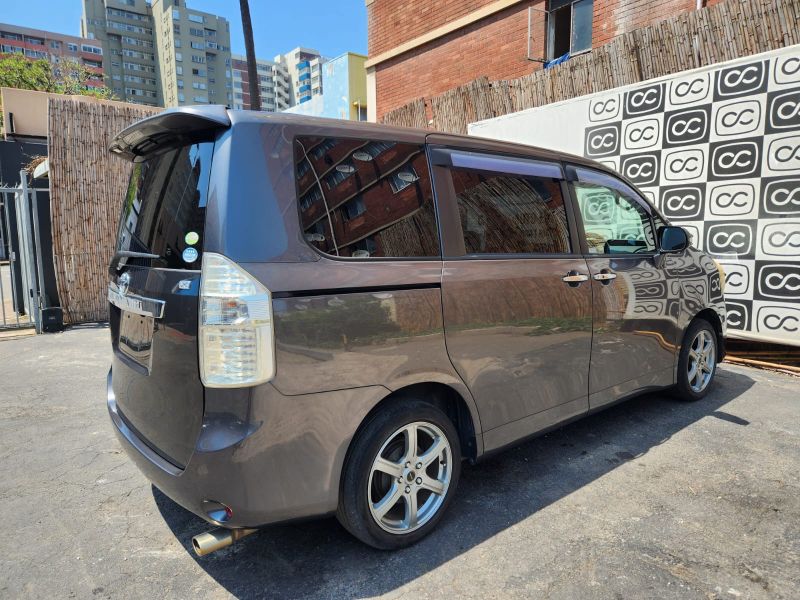  29477  TOYOTA NOAH  2009  