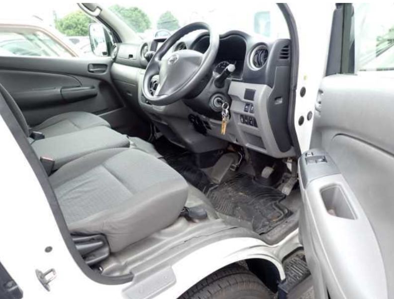  29479  NISSAN CARAVAN  2017  