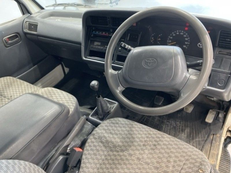  29503  TOYOTA HIACE  2001  