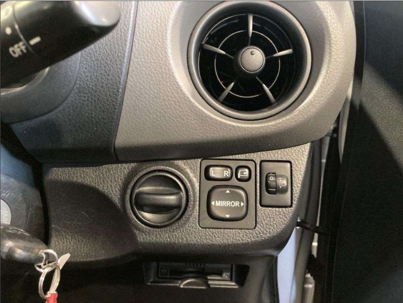  29525  TOYOTA VITZ  2016  