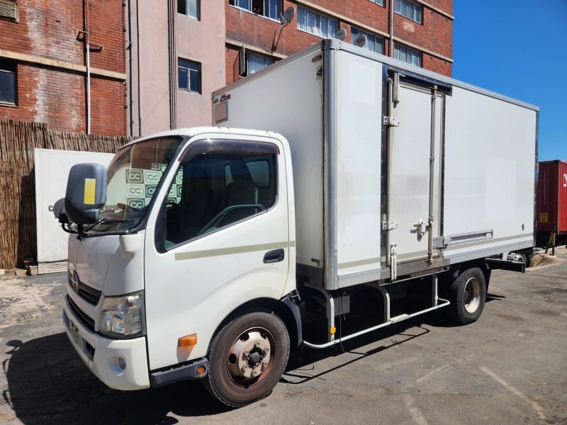 29537  HINO DUTRO  2015