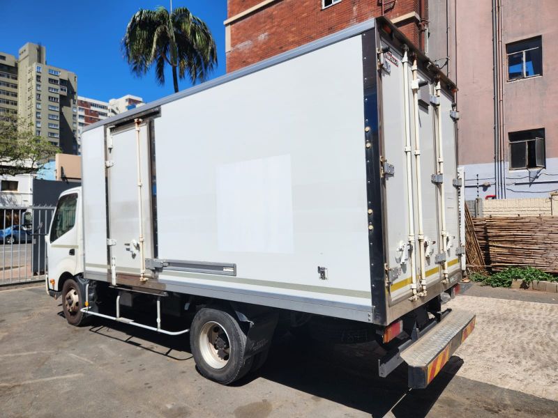 29537  HINO DUTRO  2015