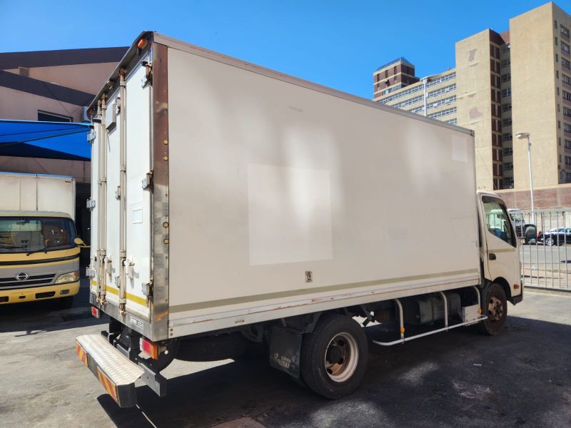 29537  HINO DUTRO  2015