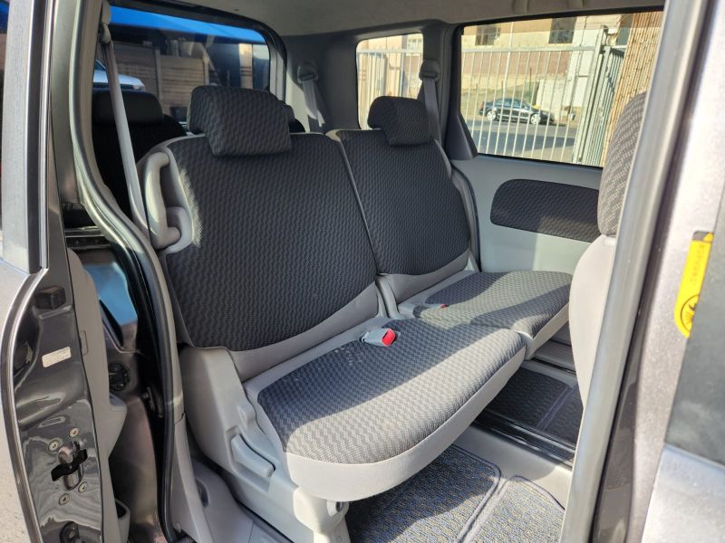  29555  TOYOTA SIENTA  2009  