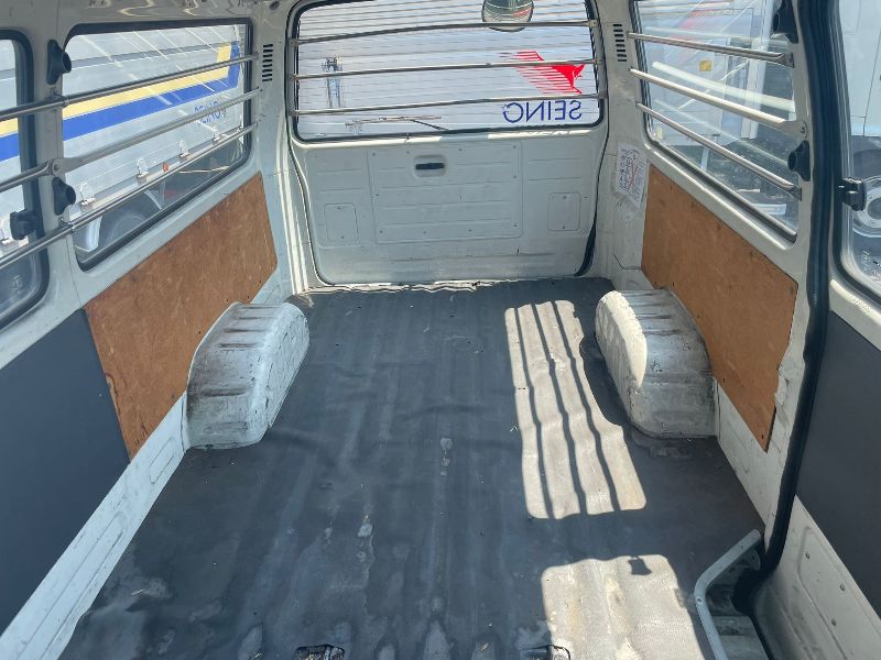  29584  TOYOTA HIACE  TBA  