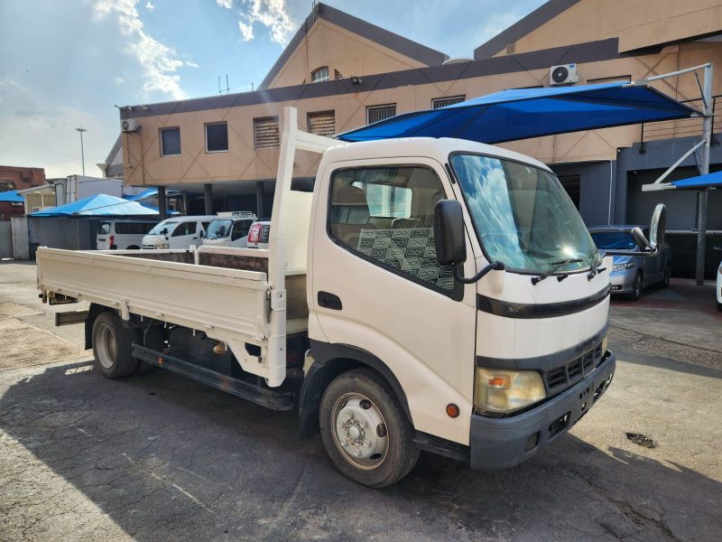  29585  HINO DUTRO  2006  
