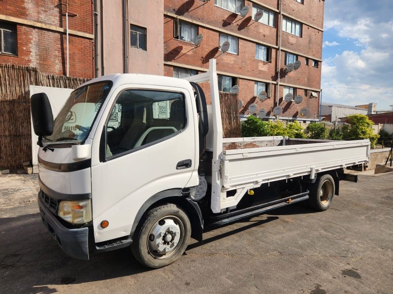  29585  HINO DUTRO  2006  