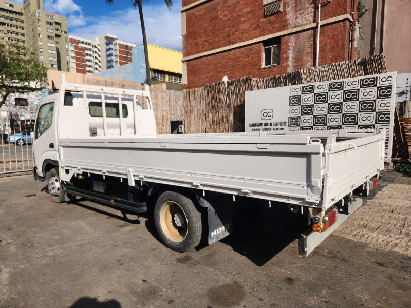  29585  HINO DUTRO  2006  