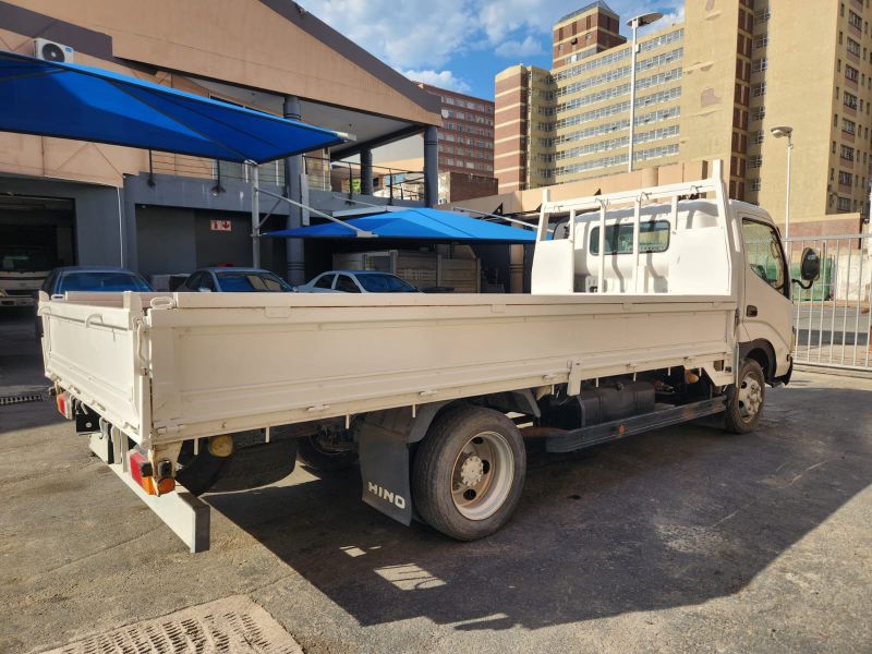  29585  HINO DUTRO  2006  