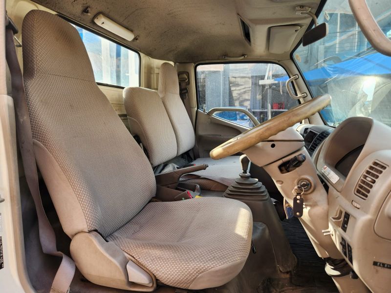  29585  HINO DUTRO  2006  