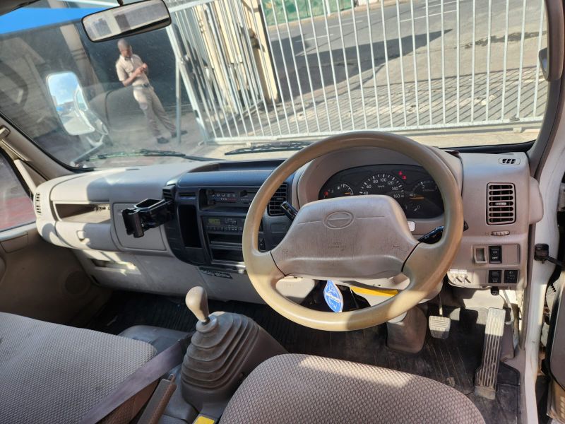  29585  HINO DUTRO  2006  