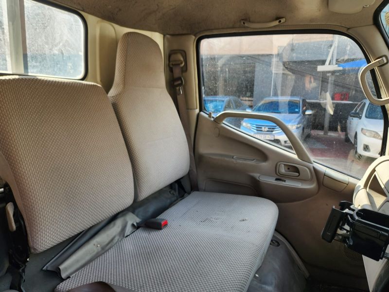  29585  HINO DUTRO  2006  