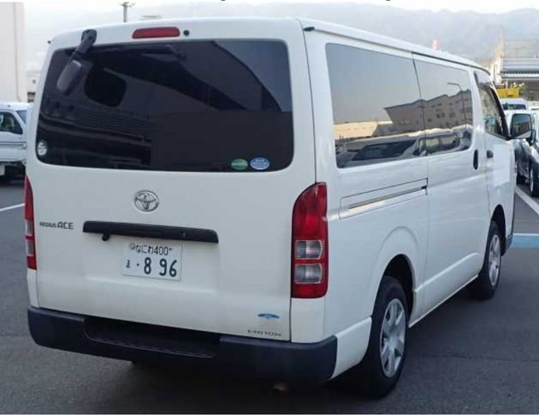  29602  TOYOTA HIACE  2018  