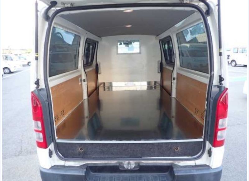  29602  TOYOTA HIACE  2018  