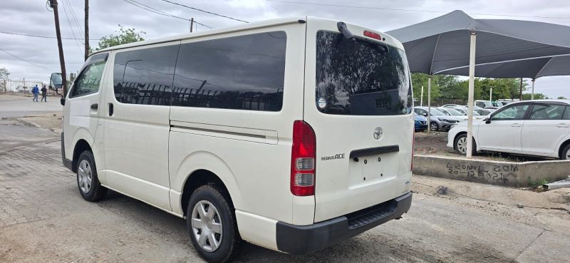  29602  TOYOTA HIACE  2018  