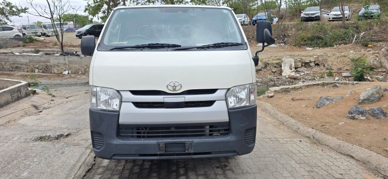  29602  TOYOTA HIACE  2018 