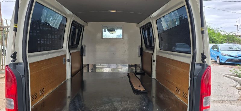  29602  TOYOTA HIACE  2018  