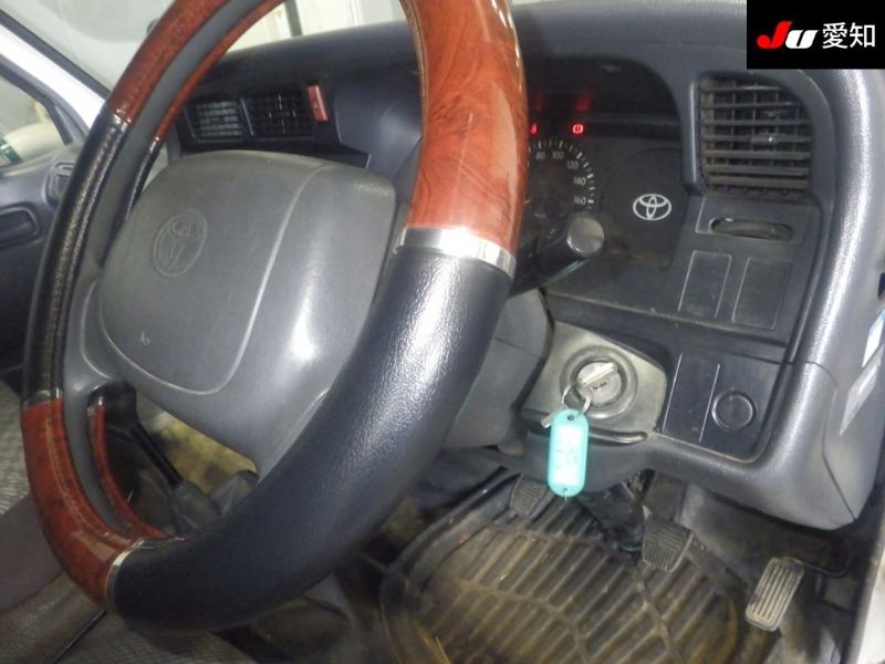  29612  TOYOTA HIACE  2001  