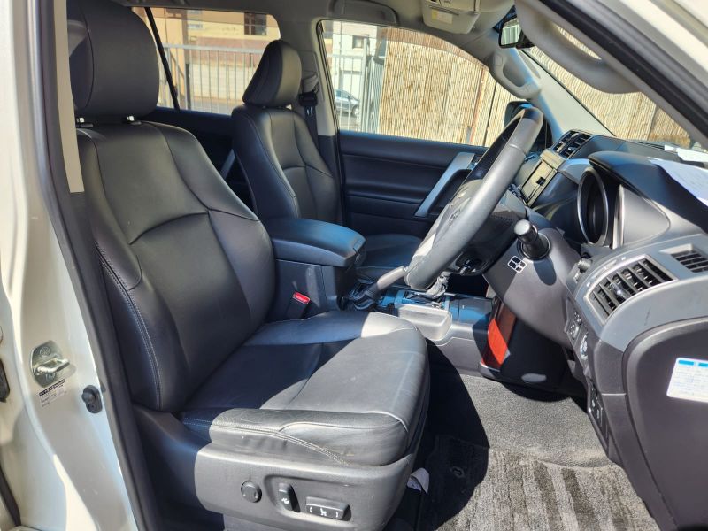  29615  TOYOTA LANDCRUISER PRADO  2015  