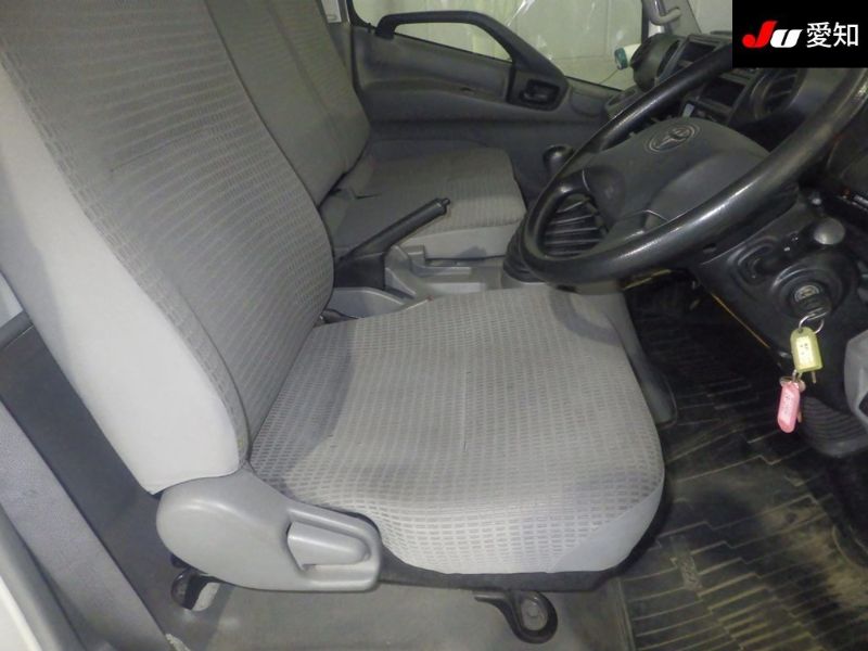  29617  TOYOTA DYNA  2012  