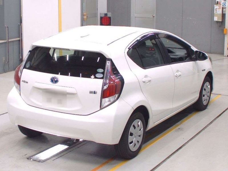  29656  TOYOTA AQUA  2016  