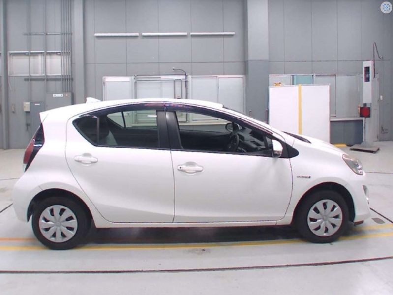  29656  TOYOTA AQUA  2016  