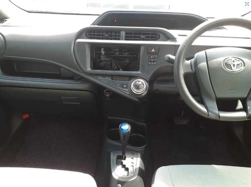 29656  TOYOTA AQUA  2016  