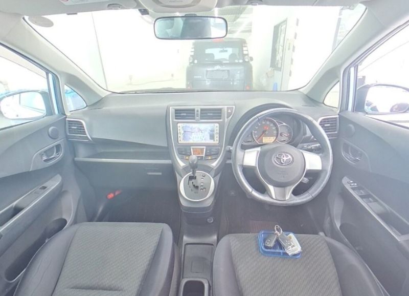  29657  TOYOTA RACTIS  2011  