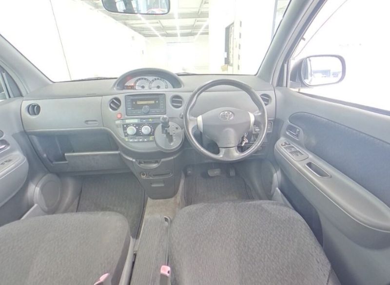  29658  TOYOTA SIENTA  2013  