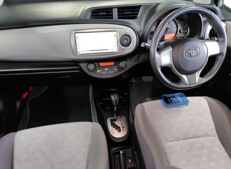  29692  TOYOTA VITZ  2011  