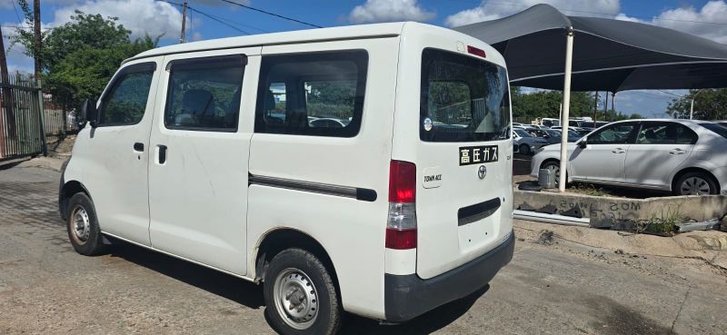  29693  TOYOTA TOWNACE  2018  