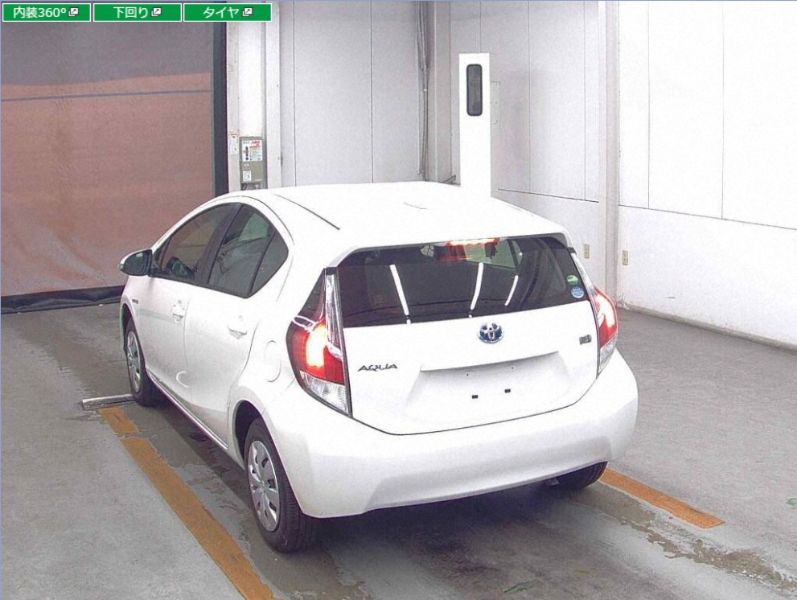  29704  TOYOTA AQUA  2017  