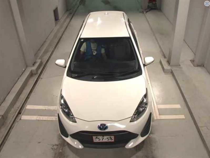  29708  TOYOTA AQUA  2018  