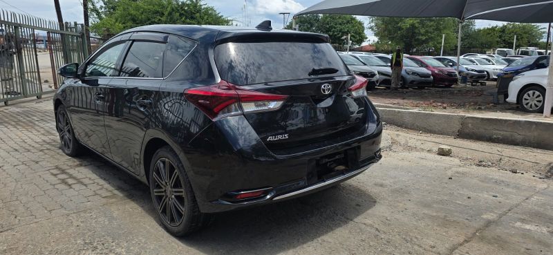  29717  TOYOTA AURIS  2016  