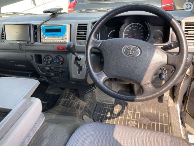 29724  TOYOTA HIACE  2009