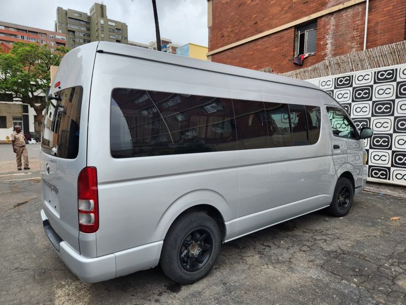  29724  TOYOTA HIACE  2009  