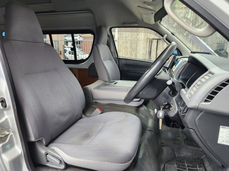  29724  TOYOTA HIACE  2009  