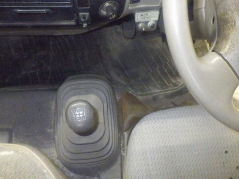  29725  HINO DUTRO  2001  