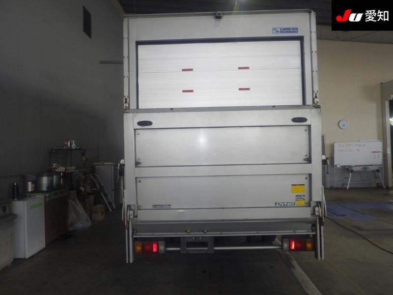 29728  TOYOTA DYNA  2003