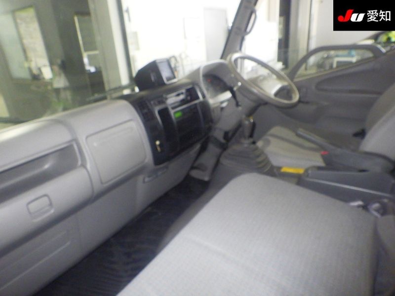 29728  TOYOTA DYNA  2003